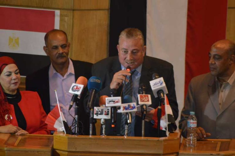وزير النقل فى اجتماعه مع النقابة .. زيادة الحافز الوظيفى ومخصصات العلاج