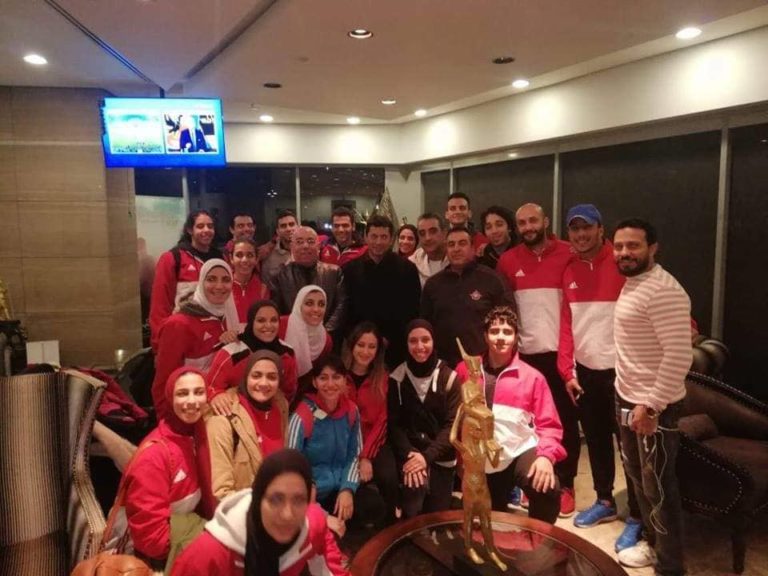 وزير الرياضة يستقبل بعثة منتخب الكاراتيه بمطار القاهرة