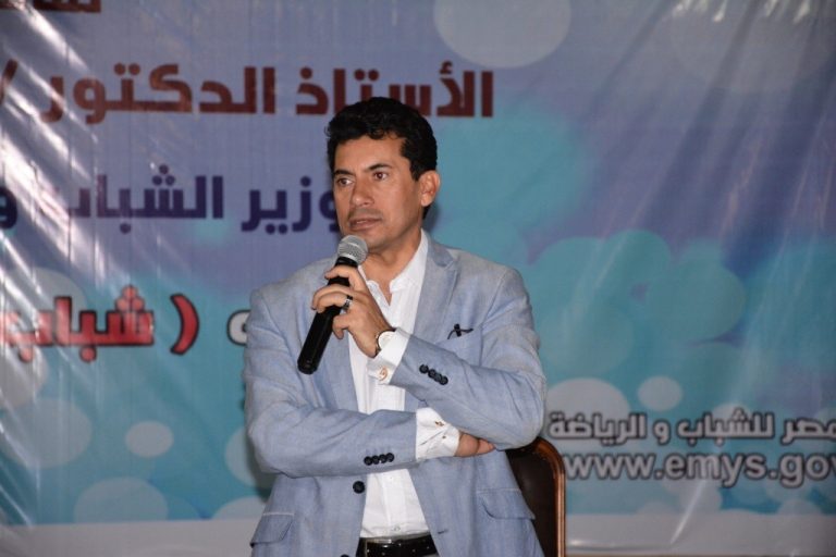 “صبحى” في لقاء حواري مع الشباب بمركز شباب الجزيرة