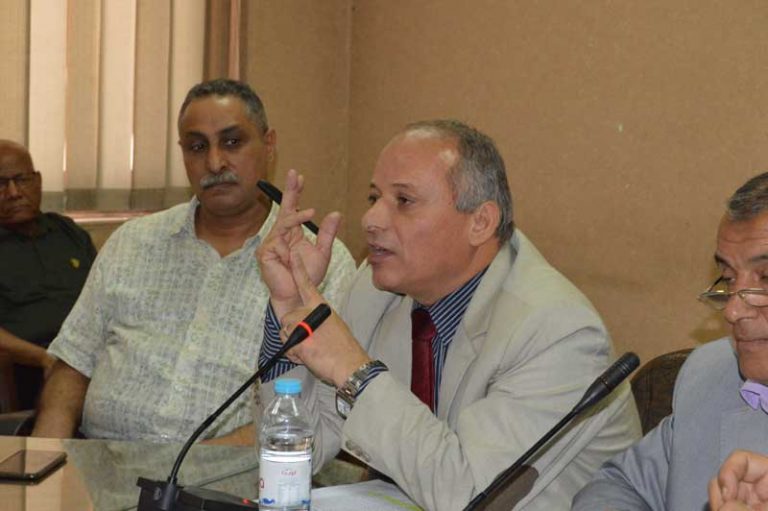 “على عبد الباسط”.. يعرض مطالب العاملين بالخدمات الصحية