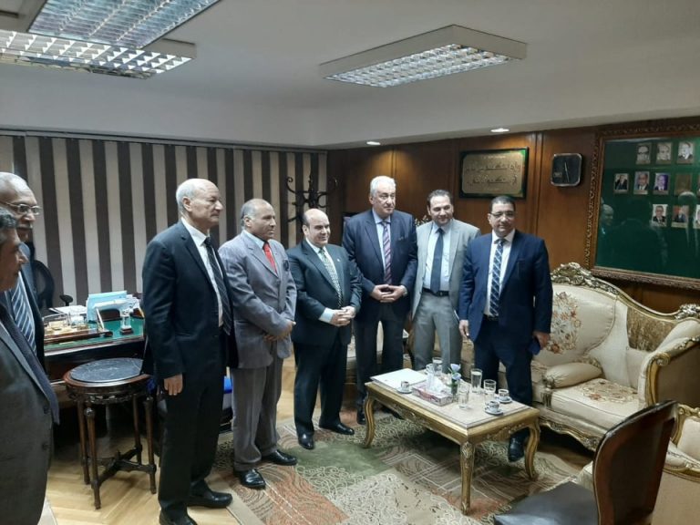 “عاشور” يلتقي رئيسي محكمتي جنوب القاهرة وحلوان