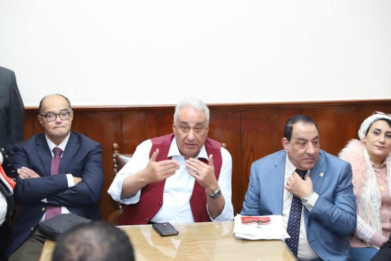 بالصور.. “عاشور” للمحامين المشتركين في دورات أكاديمية ناصر العسكرية: الثقافة العامة سلاح المحامي الناجح