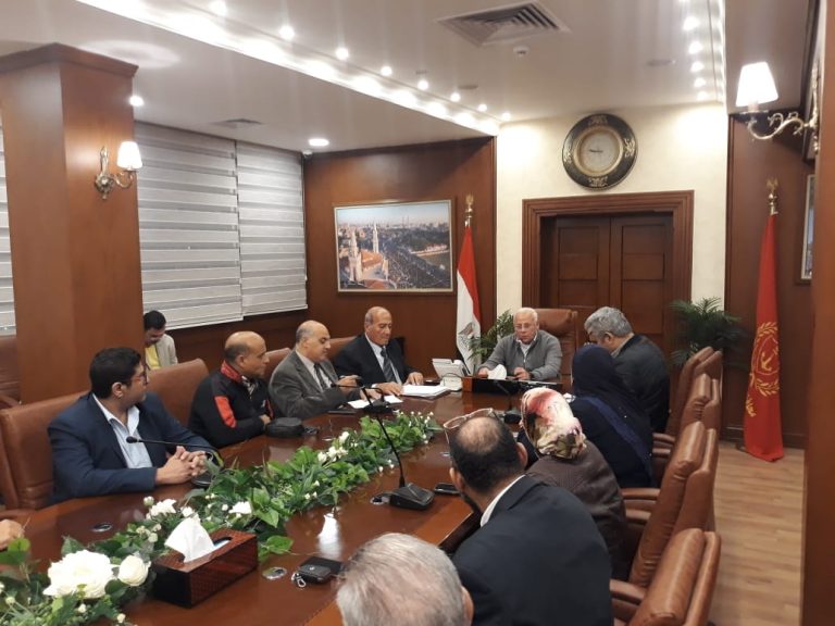 محافظ بورسعيد يلتقى ممثلى اتحاد عمال المحافظه ويؤكد على دور النقابات فى دفع مسيرة التنميه