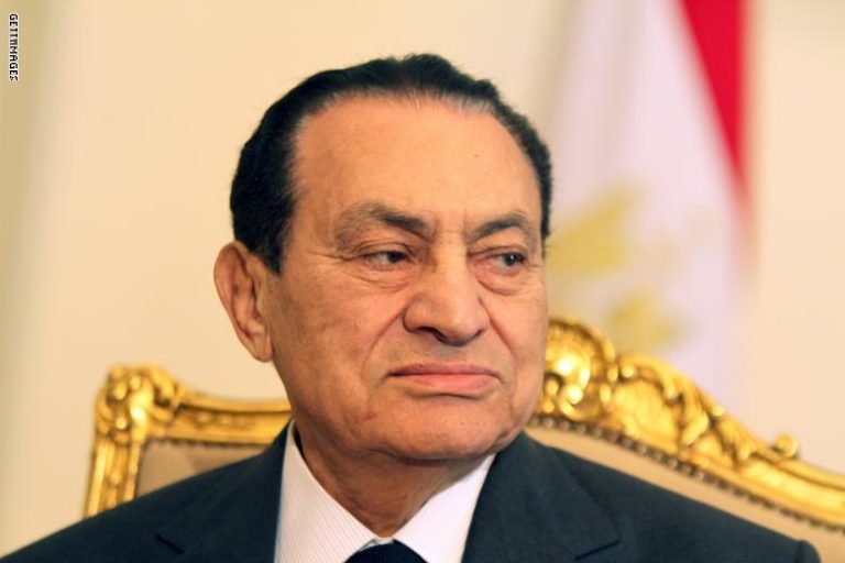 ببالغ الحزن العاملين بالسياحة والفنادق ينعون الرئيس مبارك