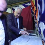 سامح عاشور يدلى بصوته فى الانتخابات