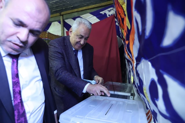 سامح عاشور يدلى بصوته فى الانتخابات