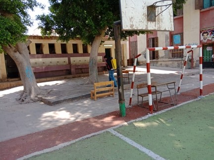 تطهير وتعقيم المدارس