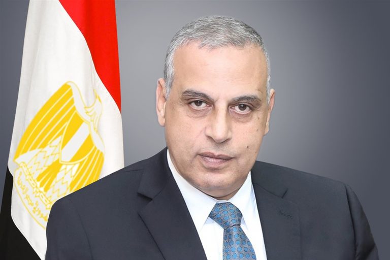 في استجابة فورية: محافظ سوهاج يدرج الفنيين الصحيين ضمن حركة الترقيات الجارية