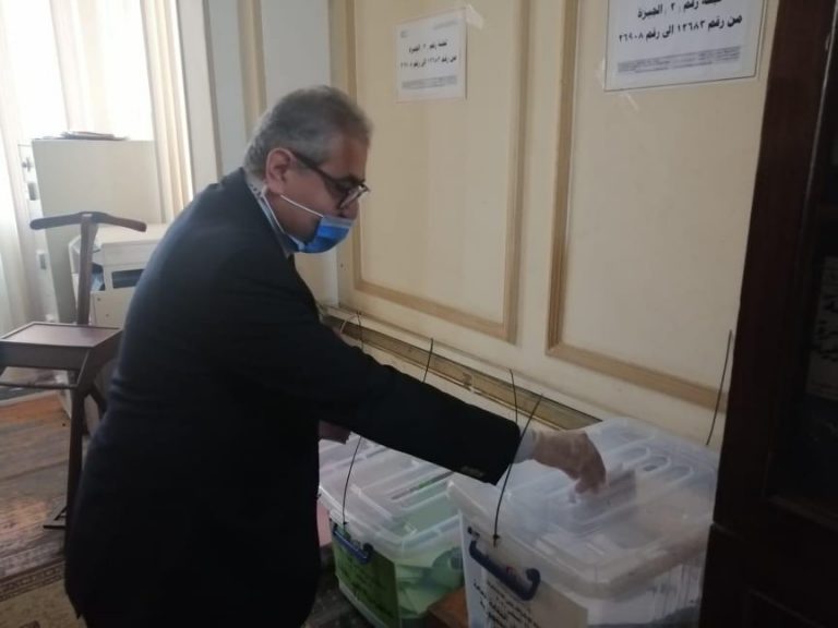 خالد العامري يدلي بصوته في انتخابات التجديد النصفي للبيطريين.. ويؤكد: المهنة أولا