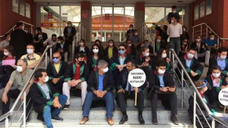 وتستمر إنتهاكات “حقوق العمال” في تركيا: إصابة 10 آلاف عامل تركي بفيروس كورونا .. ووفاة 368 خلال 8 أشهر