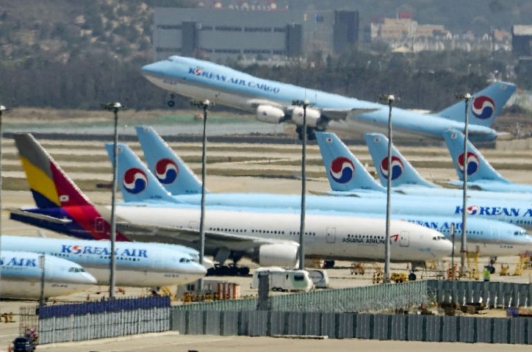 بسبب تداعيات كورونا.. الخطوط الجوية الكورية تفرض إجازة إجبارية على العاملين
