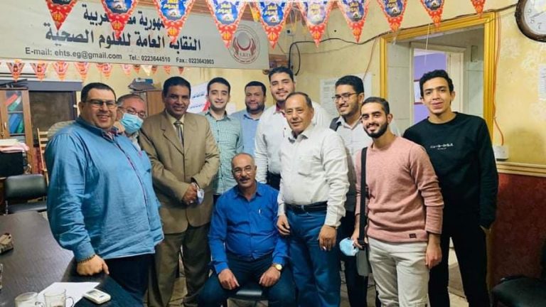 العلوم الصحية تواصل مبادرة “لم الشمل” لمواجهة تحديات المهنة