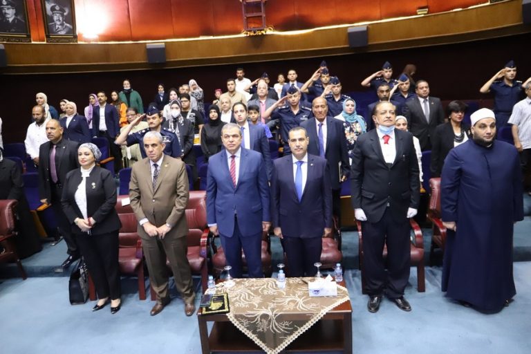 تكريم عددا من القيادات النقابية في احتفالية متحف القوات الجوية