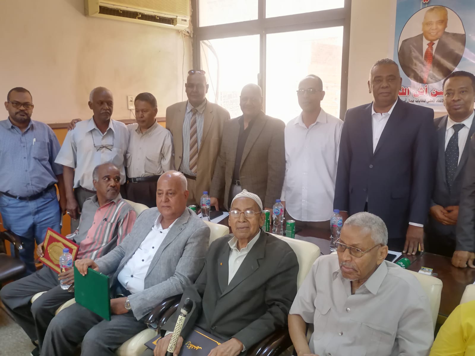 اتحاد عمال أسوان يكرم المتميزين والرواد