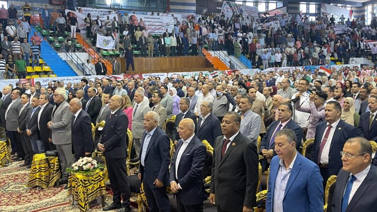 صور: بدء مؤتمر اتحاد العمال الجماهيري لدعم «السيسي» في الانتخابات الرئاسية