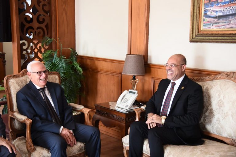 عمال مصر يلتقي اللواء عادل الغضبان محافظ بور سعيد لبحث وحل المشاكل الخاصة بالإتحاد المحلي لعمال المحافظة