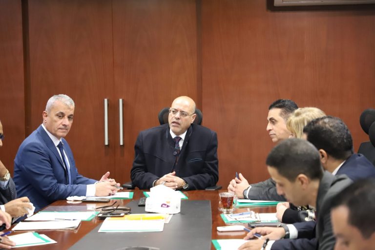 بالصور | جبران يترأس الاجتماع التنفيذي لنقابة البترول