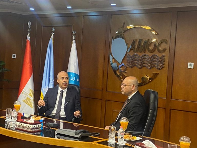 بالصور | رئيس عمال مصر يتفقد شركتى اموك والعامرية للبترول