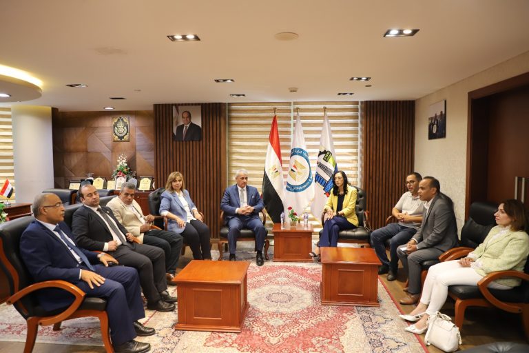 رئيس نقابة البترول يستقبل وفد نقابات النقل والبترول وعمال الموانئ والبحارة والغابات بدولة قبرص لبحث سبل التعاون بين الطرفين