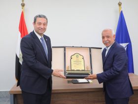 لقاء رئيس اتحاد العمال ومحافظ دمياط