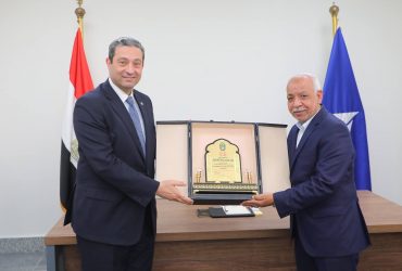 لقاء رئيس اتحاد العمال ومحافظ دمياط