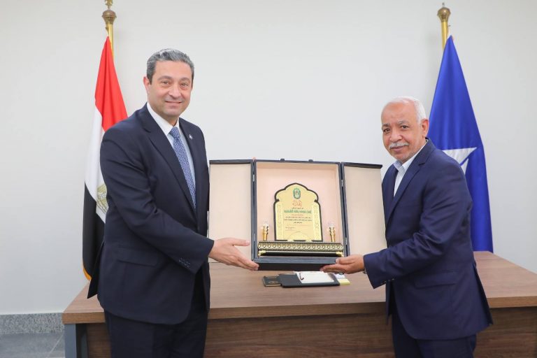 لقاء رئيس اتحاد العمال ومحافظ دمياط
