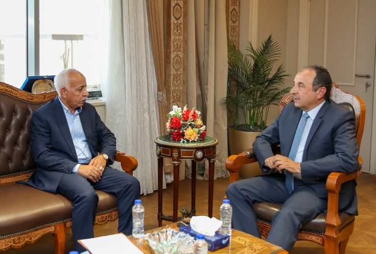 لقاء رئيس اتحاد العمال ووزير قطاع الاعمال العام