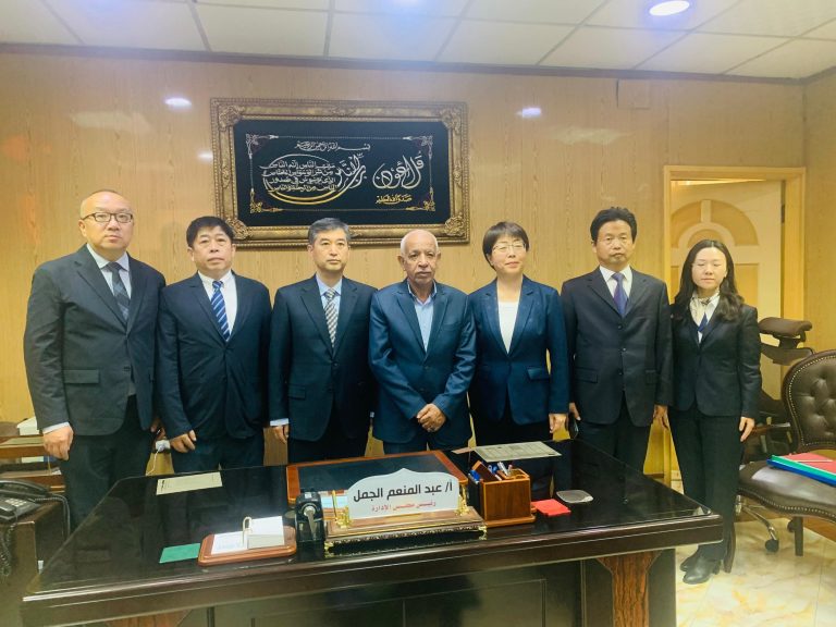 “الجمل” يستعرض منظومة الخدمات المتكاملة بـ “المؤسسة الاجتماعية العمالية” أمام وفد نقابات بكين