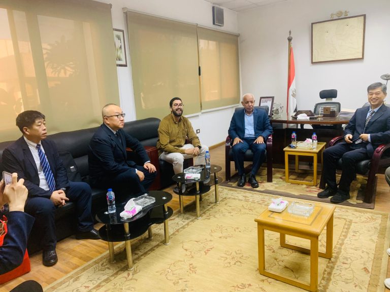 “البناء والأخشاب” تبحث تعزيز التعاون المشترك مع وفد اتحاد نقابات عمال بكين وتستعرض إمكانيات مركز التدريب المتطور