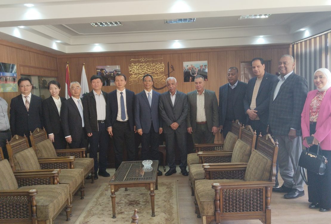 "اتحاد عمال مصر" يستقبل وفداً صينياً رفيعاً لتعزيز التعاون المشترك