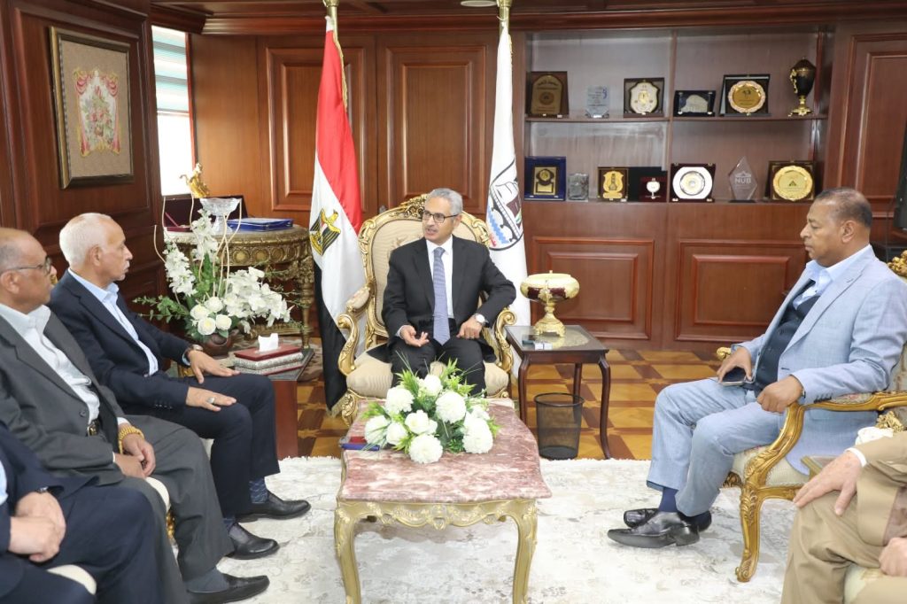 عمال مصر ركيزة البناء.. رئيس الاتحاد العام يشارك عمال بني سويف احتفالهم السنوي بحضور المحافظ وممثل وزارة العمل